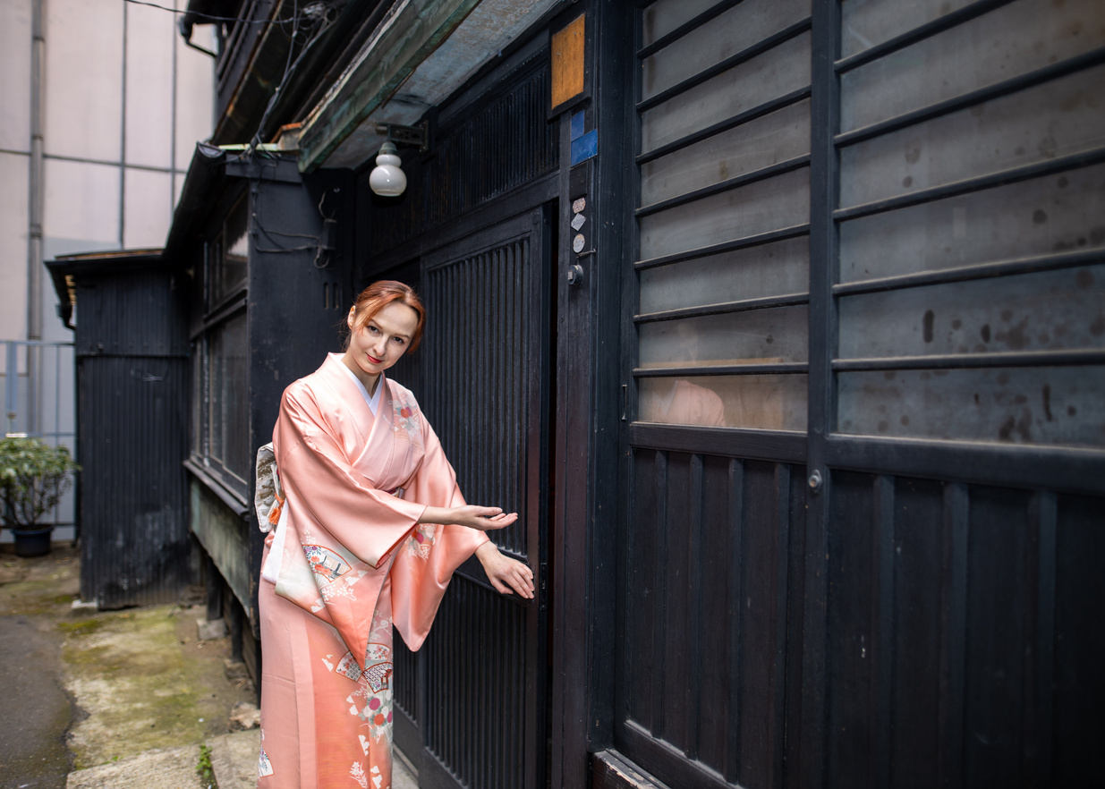 Russian ryokan owner welcoming guests in fron of the ryokan
